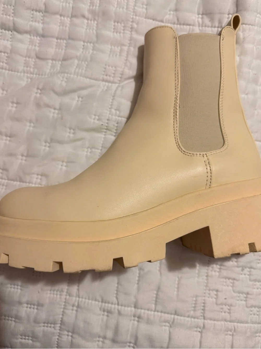 ASOS DESIGN Archer chunky chelsea boots in cream